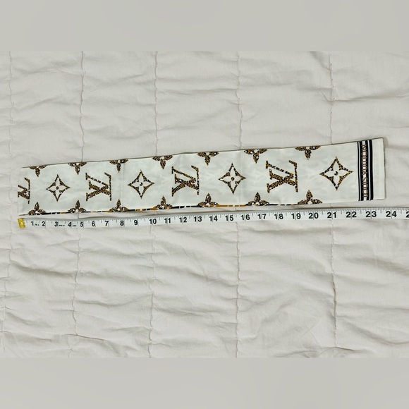 Louis Vuitton Silk Monogram Giant Jungle Bandeau - Authentic (Rare) - Picture 8 of 12